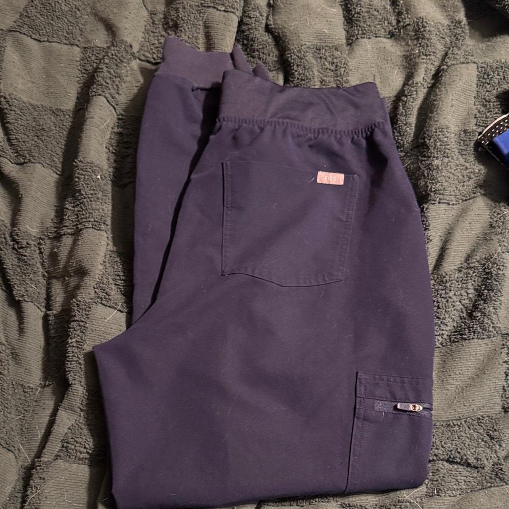Figs Women's Navy Cargo Scrub Joggers